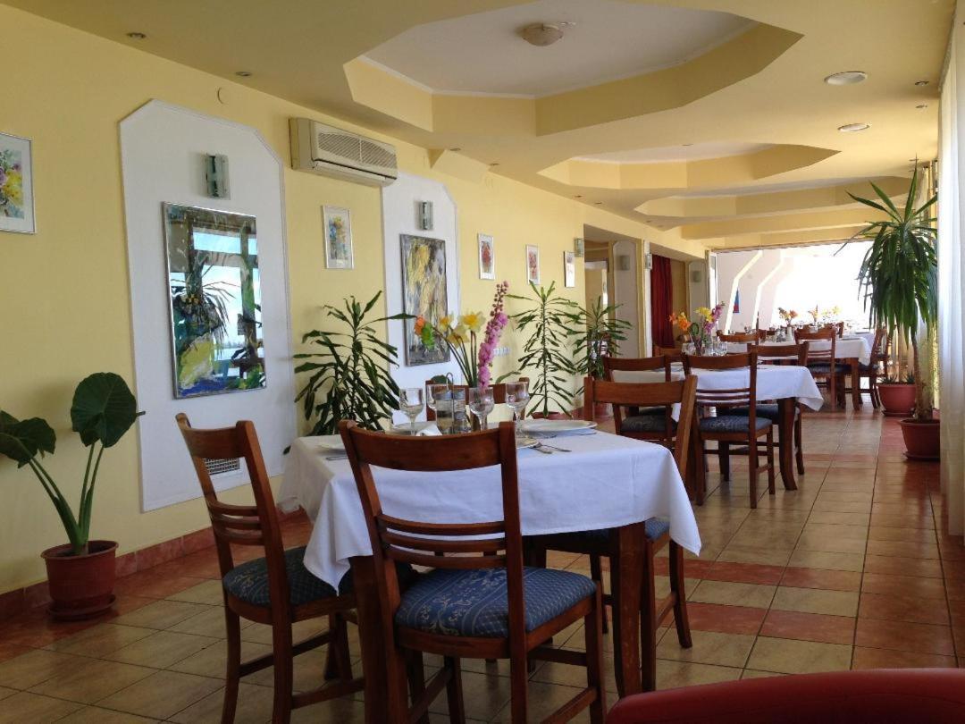 Hotel Sucidava Corabia Exterior photo